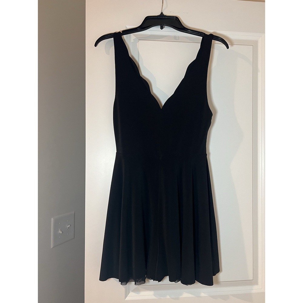 Kimchi Blue Black‎ V Neck Romper Size Medium Women's
